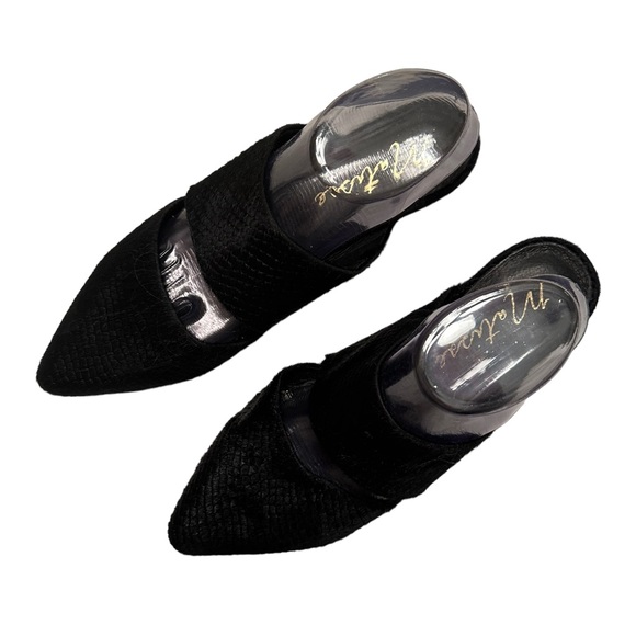 Matisse Shoes - Matisse Black Snake Berlin Flat Slip On Mules Size 9.5